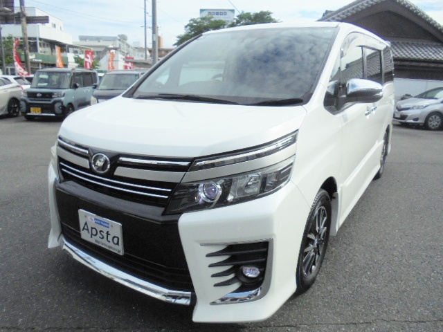 トヨタミニバン代表格ヴォクシー（パール）登場！！