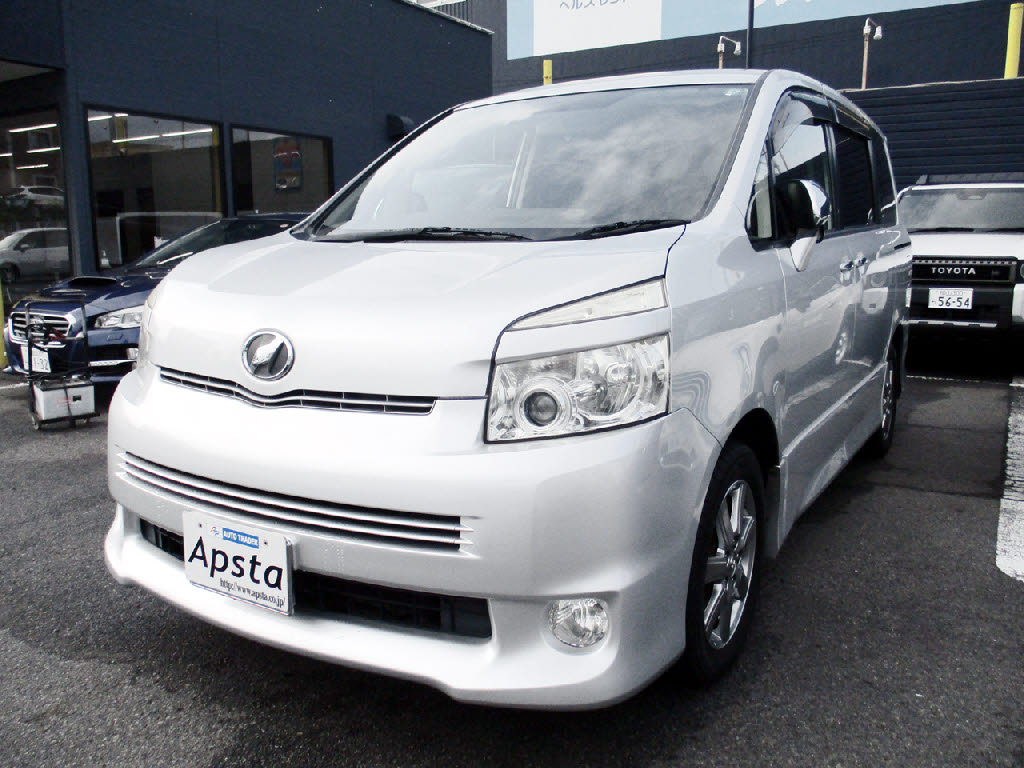 まだまだ現役！！ヴォクシー登場！！！